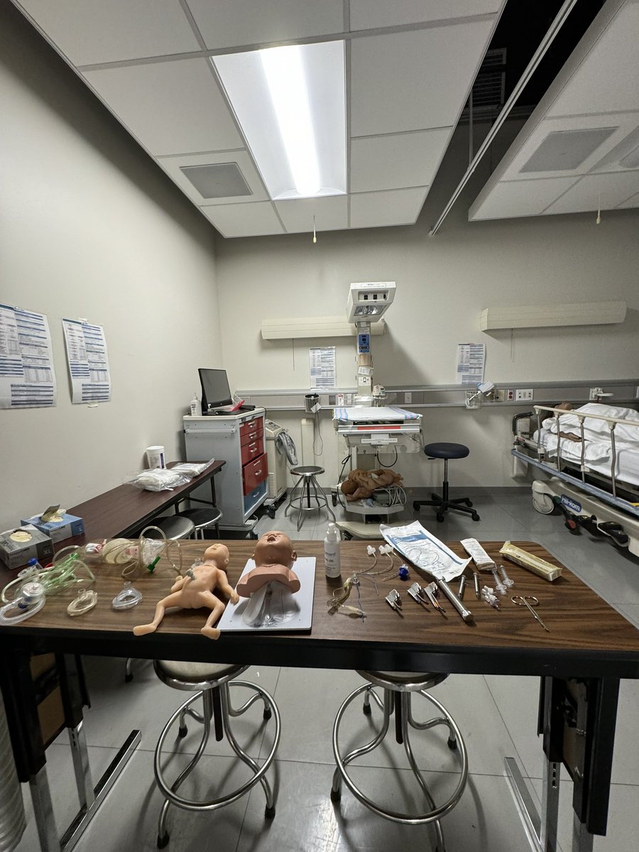 ersimulationdoc's tweet photo. Sim was bussin’ this week. @StJoesEM going through neonatal and pediatric resuscitation. #Simulation #emergencymedicine https://t.co/hOMc3diUCV