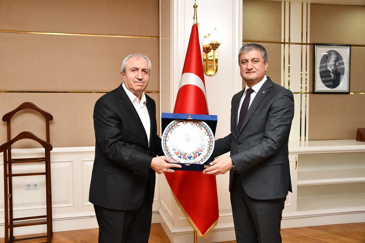 KarabukValiligi's tweet photo. Valimiz @mustafa__yavuz_ , Ankara Karabüklüler Platformu (AN-KA) Başkanı Bağlıca Anadolu Lisesi Matematik Öğretmeni Kadir Ekinci ve Platform Üyelerini Makamında Kabul Etti. https://t.co/T9cCm8mNs7