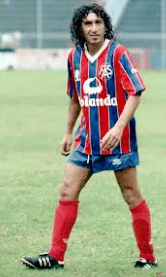 Ustedes pueden tener Messi y está bien, yo me quedo mil veces con el MÁGICO por toda la eternidad. 
Feliz viernes banda!