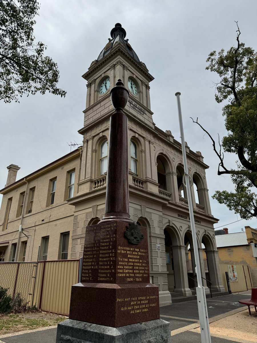 Quietly pleased with this pic from a fortnight ago in Dunolly: foreground is a WWI memorial, behind which is a memorial clock installed in the post office tower as a WWII memorial