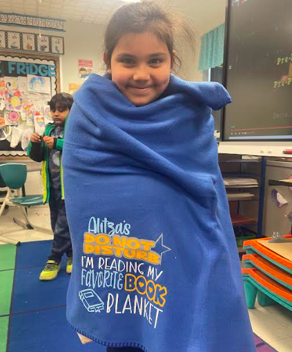 UpperMerionSD's tweet photo. Congrats to Candlebrook's Grand Prize Winner from their Winter Break Reading Challenge - Alitza from Mrs. Strausser's First Grade Class! Great job Alitza!! #cubsread #readingneverstops https://t.co/assD3ppLJv