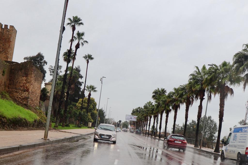 aytodebadajoz's tweet photo. ✅Normalidad en #Badajoz después de la dificultades de esta mañana debido a la #BorrascaJuan a su paso por la ciudad.
🤝 Se ha activado el Plan de Emergencia Municipal de Badajoz #PEMUBA y se han movilizado todos los servicios para dar atención a los ciudadanos. https://t.co/bD7fTxEbbc
