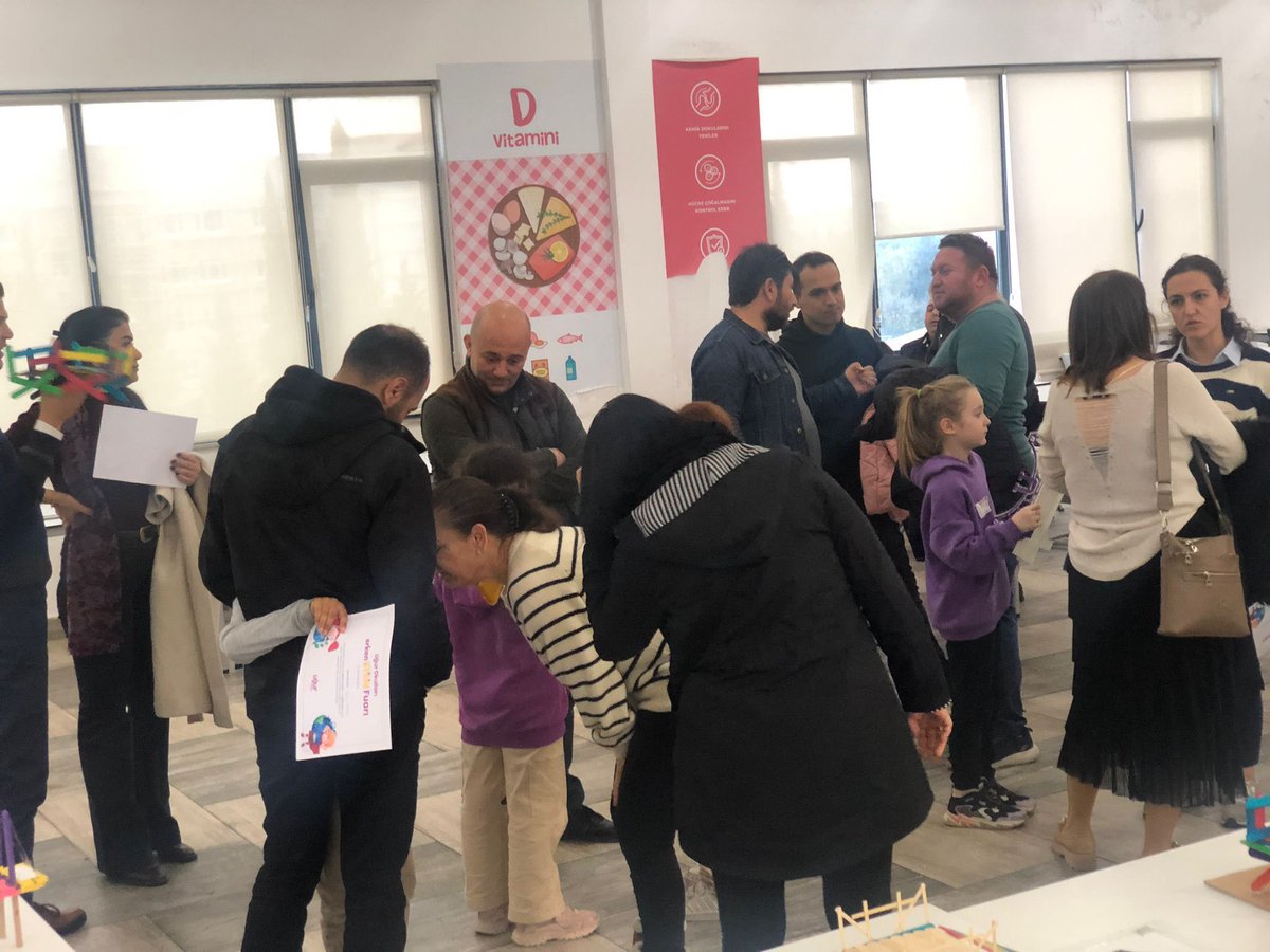 UOCalli's tweet photo. erkemSTEM FUAR HAFTAMIZDAN KARELER⚙️
2.sınıf öğrencilerimizin disiplinlerarası bağlantı kurdukları erkenSTEM dersimizin “Makineler Dünyası” ve “Yeşil Dünyamız” temalarında gerçekleştirdikleri projeleri 1. Dönem erkenSTEM fuarımızda sergilendi. 👏⚙️  #erkenSTEM https://t.co/jWICKQo8E3