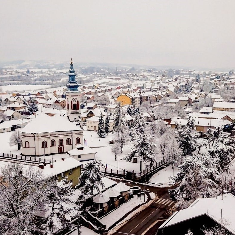 If you want to experience the authentic rural life of Serbia visit the village of Mionica, one of the most picturesque villages in Šumadija Region. Nestled along the bank of the Kolubara River, it embodies the vision often imagined when picturing a rural idyll.
📷 TO Mionica