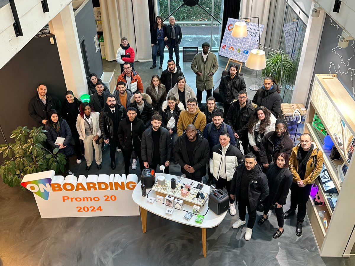 Orange Store tweet media