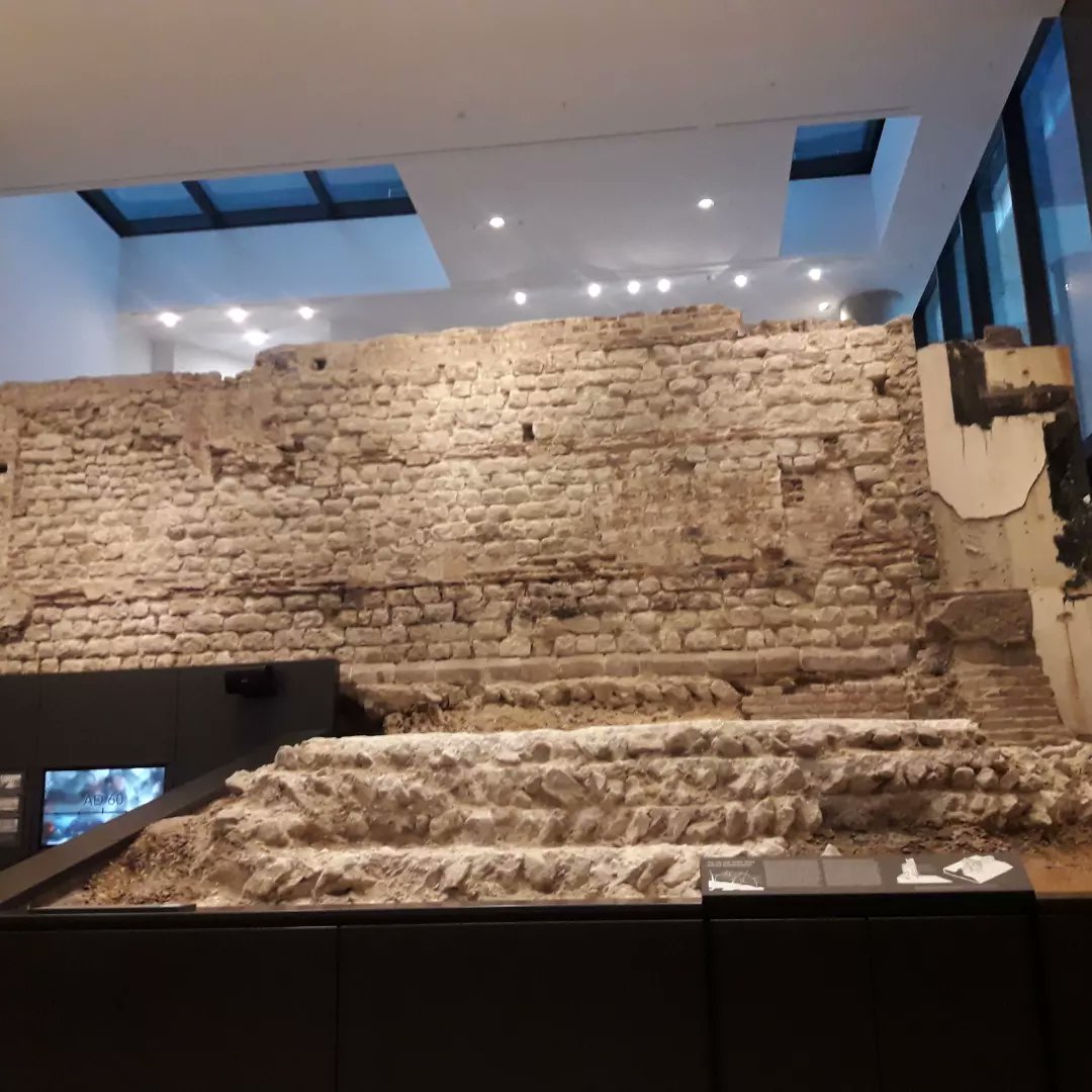 susanswalks's tweet photo. Finally managed to visit the "City Wall at Vine St", entry on Jewry St. A great section of the #cityoflondon 's #romanwall, lovely exhibition of finds & good cafe
Pleased Maximus Morpheus #Londinium is still in the City - last seen guarding Guildhall summer 2023
#romans #Morph https://t.co/PFe0Mw41jF