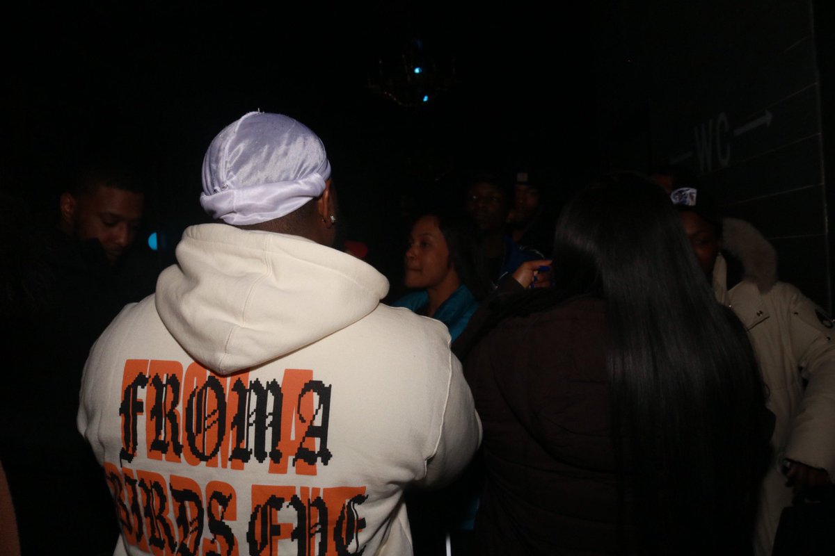 KvngVon100's tweet photo. Had my first performance of the year last night rocking my #HiLevel merch🤙🏾🔥📶👑🌊 

@cordae @hilevel 

 #CapCut #Wavy #KvngWavy #chicagoartist #chicagorapper #chicago #Look https://t.co/E2kIKmIJbd