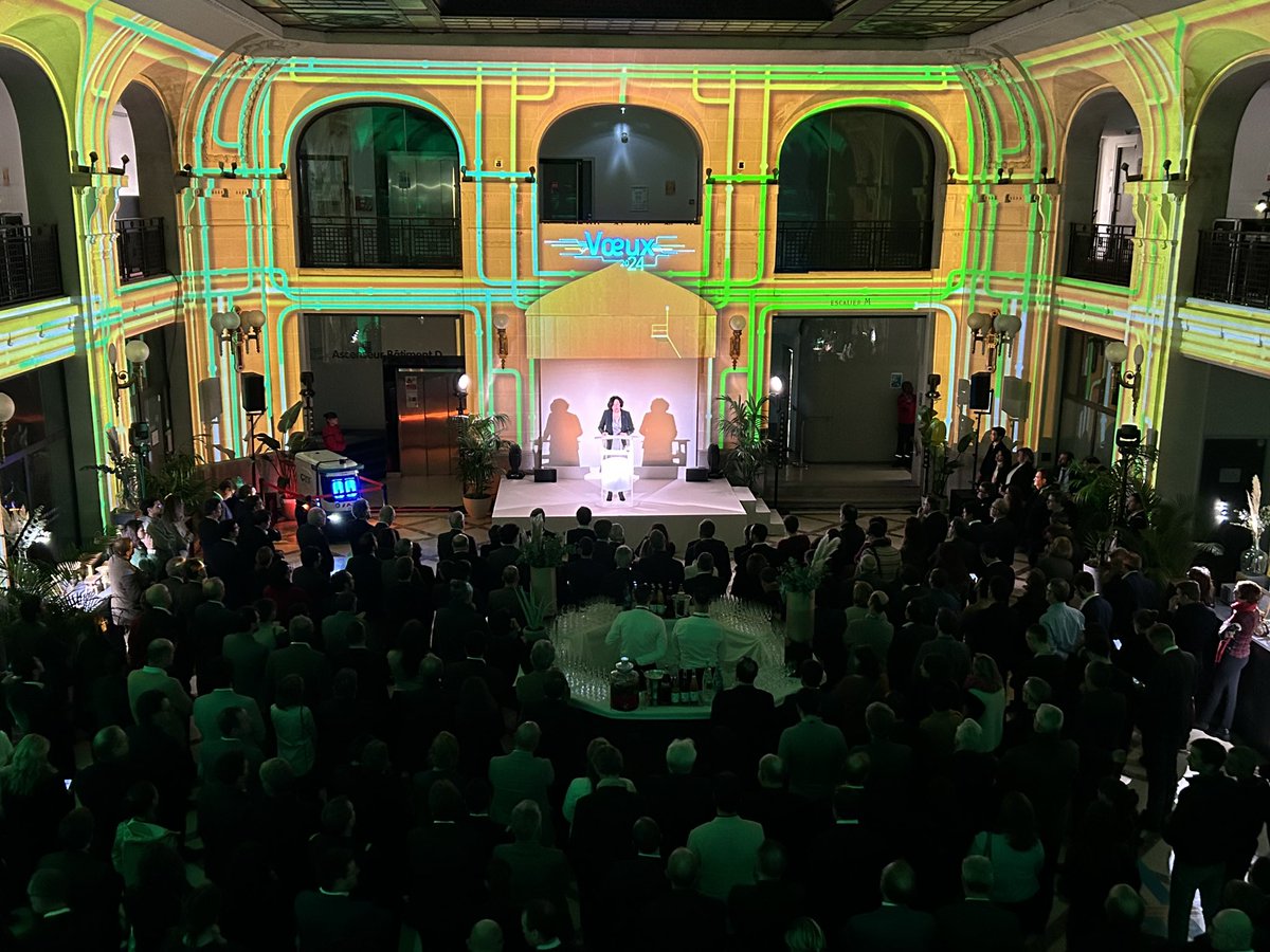 .<a href="/lpoirierdietz/">Laurence Poirier-Dietz</a>, directrice générale #GRDF, a présenté hier ses #Voeux2024 aux parties prenantes externes et acteurs de l’#énergie. 
#GazRenouvelable #Innovation #Décarbonation #TransitionEnergétique