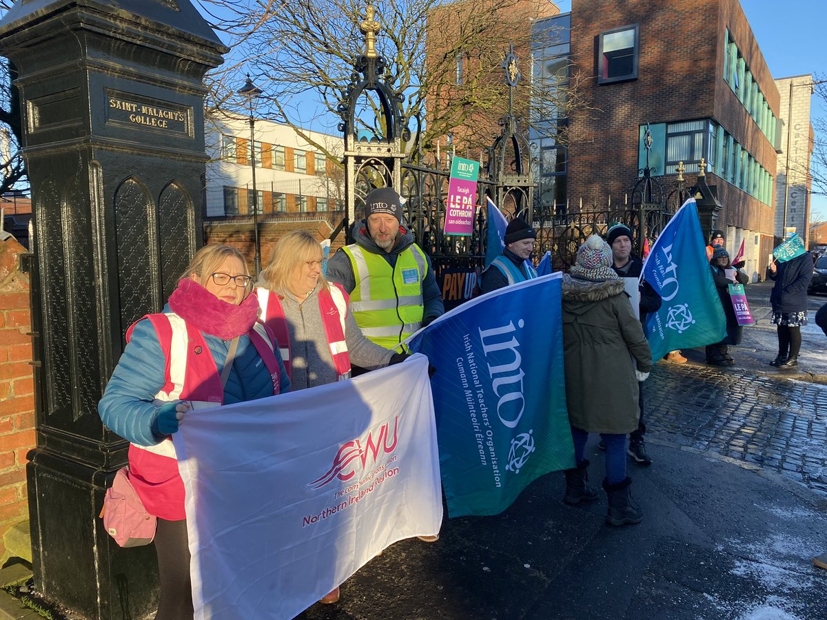KerryCwu's tweet photo. Few last pics from our picket line visits yesterday. As cold as it was it turns out solidarity keeps ya warm. ✊️🔥 @CWUnews @CwuEmassey @andy_mercer #StrikeNI Uppa Workers! https://t.co/M218xCJjYp