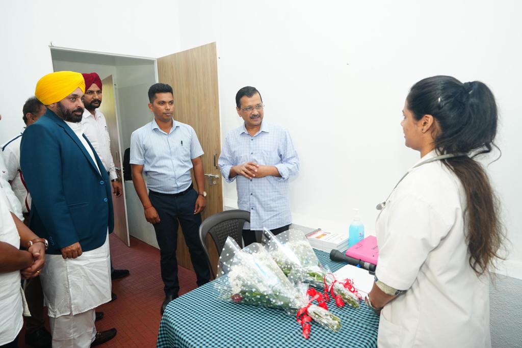 ttindia's tweet photo. Service Over Politics: Delhi CM @ArvindKejriwal and Punjab CM @BhagwantMann inspect a Goa mohalla clinic run by AAP MLA Venzy Viegas. CM Kejriwal questions BJP's contribution with 33 MLAs in Goa, emphasizing AAP's commitment to public service. #AAPInGoa #PublicHealth #AAPService https://t.co/kYsJbbY7PN