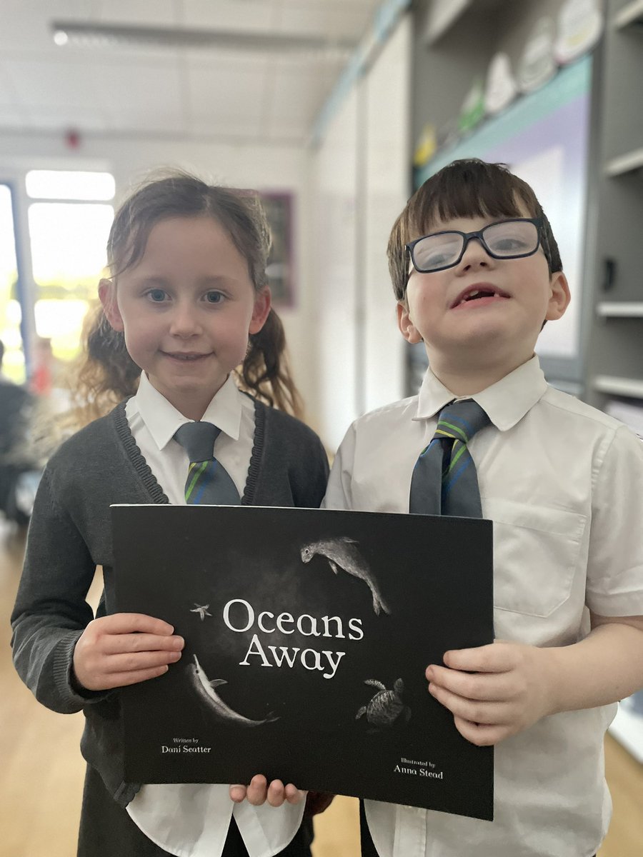 Year2TSP's tweet image. We have absolutely loved reading the book Oceans Away by the wonderful author Dani Seatter @AbleEco 🛍️🪼 We had a fantastic discussion after about the importance of recycling properly! Thanks to @sascampaigns for sending us the book! #TSPReading #Enjoy 💙