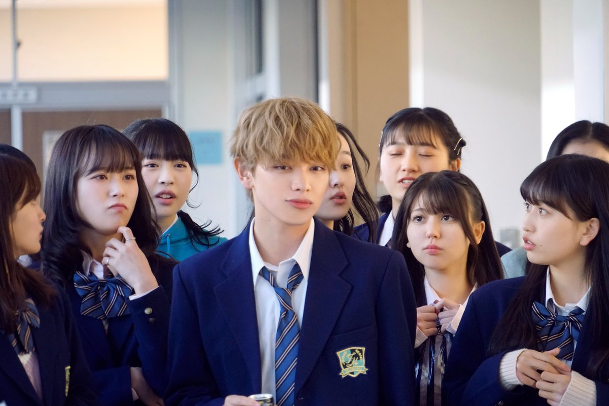 _lovesickellie_'s tweet photo. •¨•.♡•¨•.♡
𝐻𝑎𝑝𝑝𝑦 𝐵𝑖𝑟𝑡ℎ𝑑𝑎𝑦
　#宮世琉弥 さん
　　•¨•.♡•¨•.♡
 
本日は近江 章(オミくん)役
宮世さんのお誕生日🎂
ウラオモテ王子の場面写真を一挙解禁！

いつも明るく現場を盛り上げてくださる宮世さん✨
素晴らしい一年になりますように💖

#恋わずらいのエリー https://t.co/0ZHQINOa24