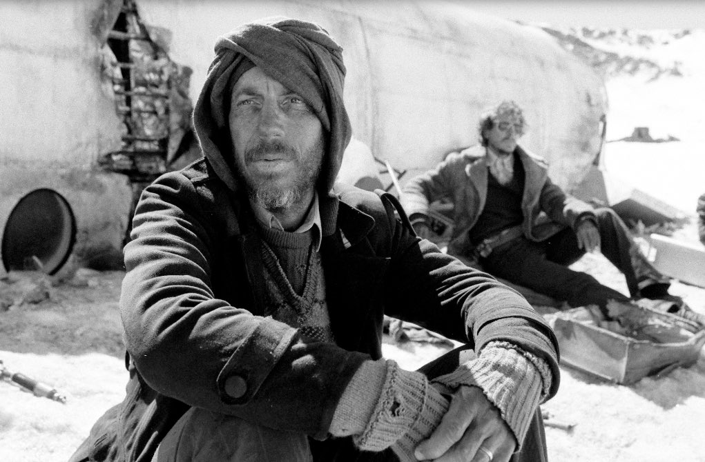 FilmBayona's tweet photo. “Tintín se empeña en sacar fotografías. Me pregunto para quién serán. ¿Para nosotros? O para otras personas que ahora mismo nos recuerdan y, al mirarlas, volveremos a vivir en su imaginación”

LA SOCIEDAD DE LA NIEVE
DISPONIBLE EN @NetflixES 

SOCIETY OF THE SNOW
STREAMING NOW ON @netflix 

#LaSociedadDeLaNieve 
#SocietyOfTheSnow