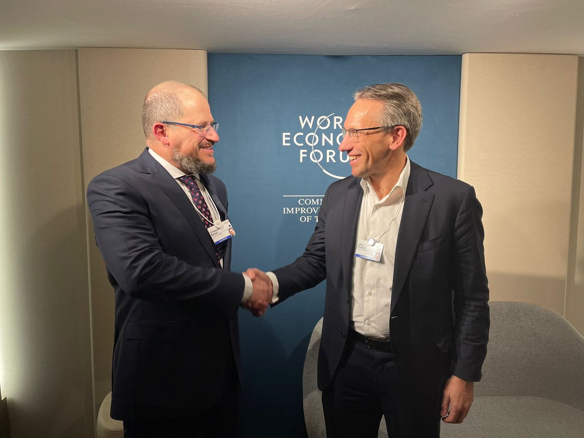 Great speaking with Secretary of State @joergkukies at #WEF24. @Qualcomm supports Germany’s #semiconductor ambitions and impressive progress in digital transformation across industries.