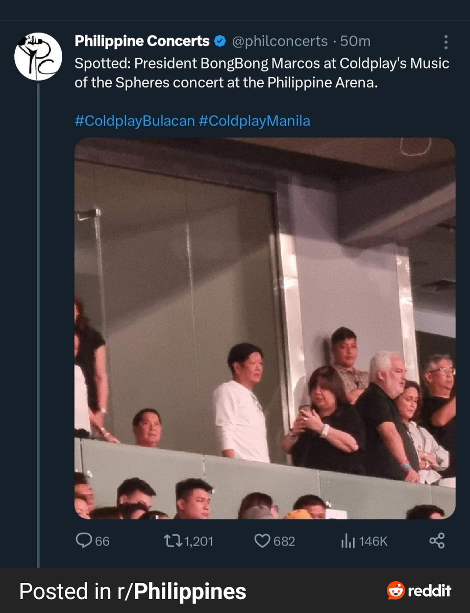 croppypastea's tweet photo. Tapos napakanta siya ng
"Look at the stars
Look how they shine for you
And everything you do
Yeah, they were all YELLOW"
#ColdplayInPH #ColdplayManila #coldp https://t.co/sMQkhrPOLo