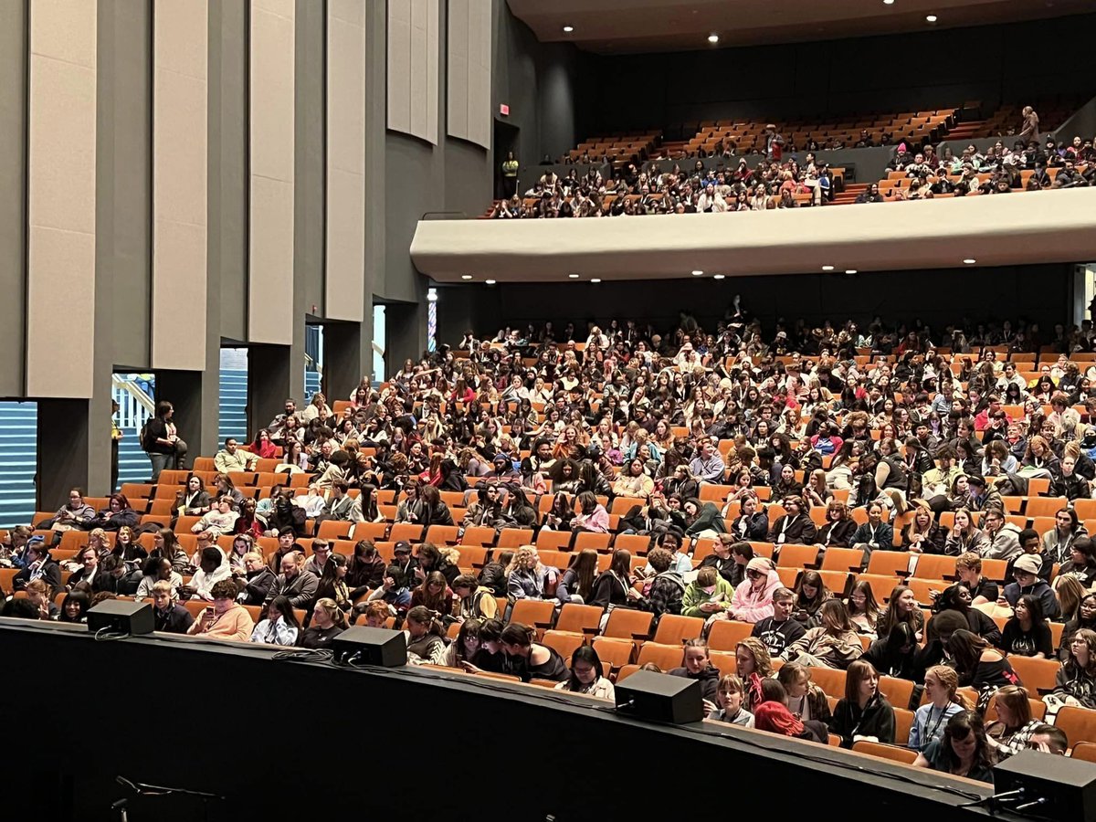 BigBuzzIG's tweet photo. Big Buzz was recently on-site assisting at the @IHSTF at @IllinoisStateU! 🎭 This is the largest and oldest non-competitive high school theatre festival in the nation, hosted by the @IllinoisTheatre Association. #ITA #IHSTF #IHSTF2024 https://t.co/5V0ms6u5ya https://t.co/iyQi9nuGz2