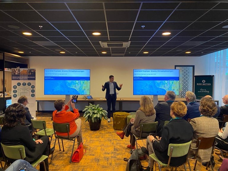 #GroeneMetropoolcafé in Den Haag; Hoe ziet Nederland, en de regio Arnhem-Nijmegen, er over 100 jaar uit? We moeten nu investeren in de huidige - en toekomstige generatie. Mooie gesprekken met Kamerleden, ministeries over samenwerking Rijk en regio. De toekomst begint vandaag!