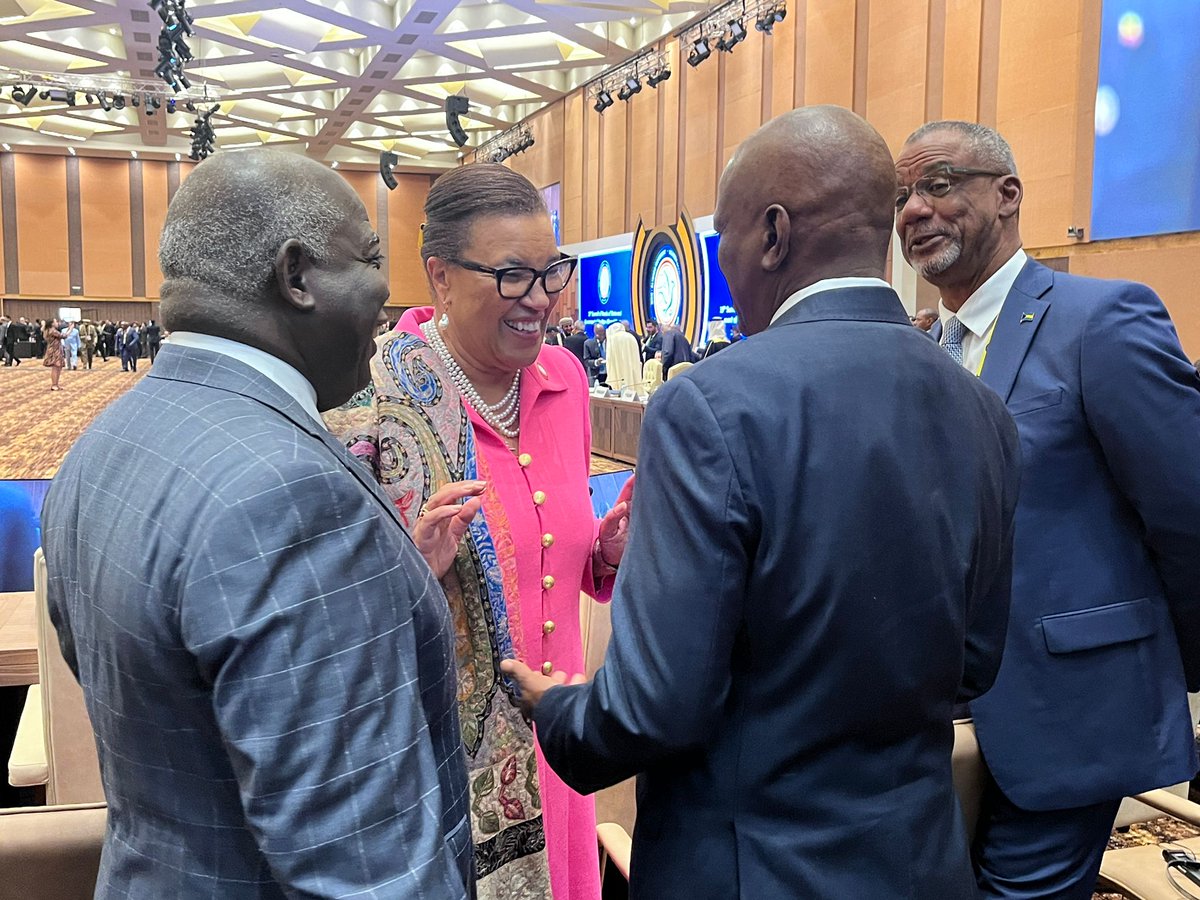 Great to engage with Commonwealth leaders, including @WilliamsRuto, @KagutaMuseveni, @OfficialMasisi & @HonPhilipEDavis, at @NAM_Uganda. In these turbulent times, #Commonwealth solidarity is more needed than ever to protect our people & planet from ongoing crises & future risks.