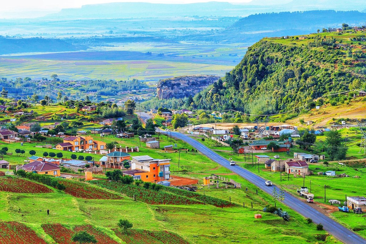 AfricaViewFacts's tweet photo. A beautiful village in Pitseng, Lesotho 🇱🇸

📷 / My Views Ls https://t.co/rQ6IXshkcC