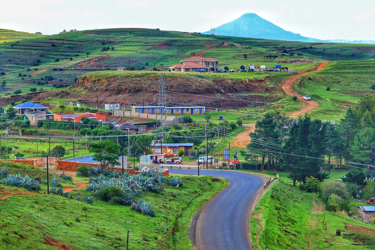 AfricaViewFacts's tweet photo. A beautiful village in Pitseng, Lesotho 🇱🇸

📷 / My Views Ls https://t.co/rQ6IXshkcC