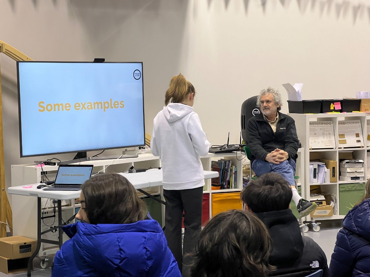 FabLabLeon's tweet image. Varios jóvenes makers tuvieron la oportunidad de hablar ante Neil y explicarle lo que hacen en el Fab Lab León. Gracias a las familias por asistir a este evento tan especial. 🥰
#FabAcademy #InnovaciónEducativa #TransformaciónGlobal #learn #educacion #leonesp