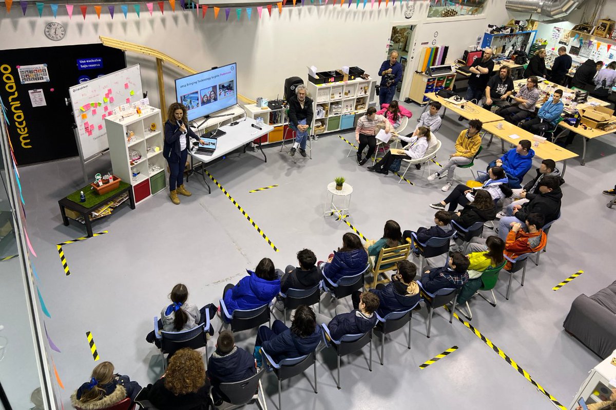 FabLabLeon's tweet image. Varios jóvenes makers tuvieron la oportunidad de hablar ante Neil y explicarle lo que hacen en el Fab Lab León. Gracias a las familias por asistir a este evento tan especial. 🥰
#FabAcademy #InnovaciónEducativa #TransformaciónGlobal #learn #educacion #leonesp