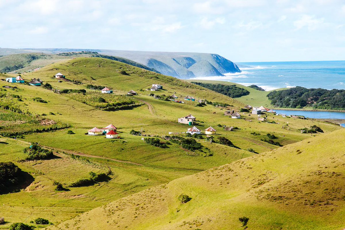 Rural villages dotted with traditional round Xhosa houses in the Wild Coast, Eastern Cape Province, South Africa 🇿🇦