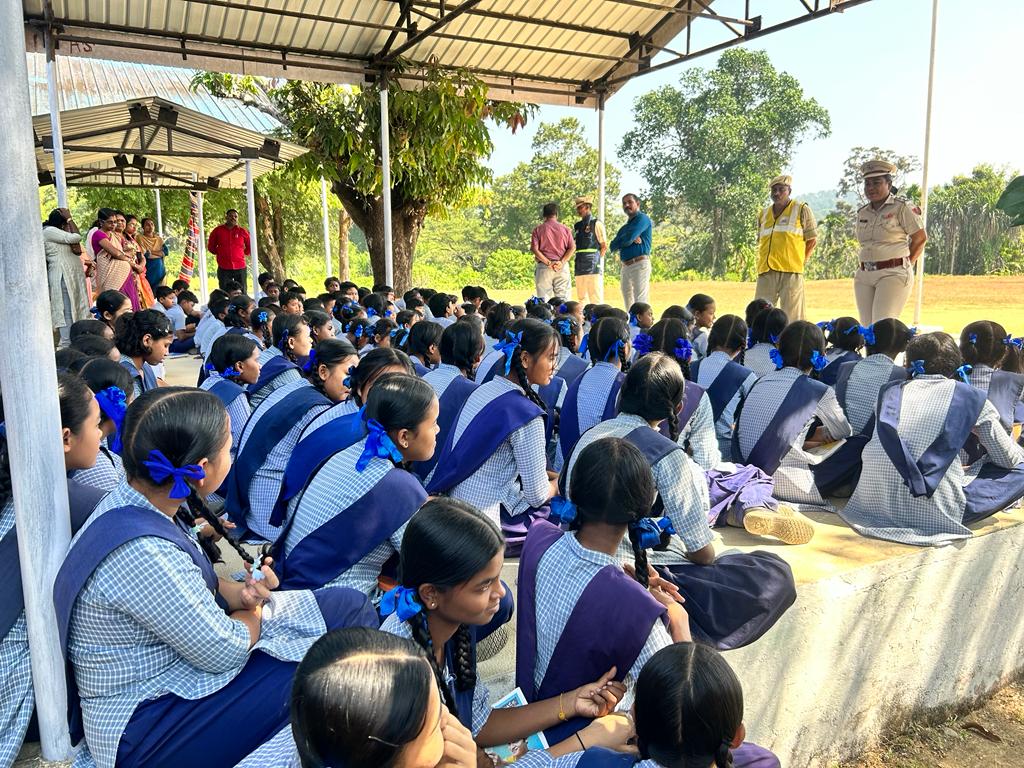 AndamanPolice's tweet photo. On 18-01-2024, in celebration of #PoliceRaisingWeek2024, all Police Stations under @SP_NMAndaman District showcased their commitment to community welfare:
1️⃣ Student career counseling.
2️⃣ Legal talks at schools.
3️⃣ Wildlife/Marine Safety awareness.
4️⃣ Senior citizens' security. https://t.co/8i4biVHxps