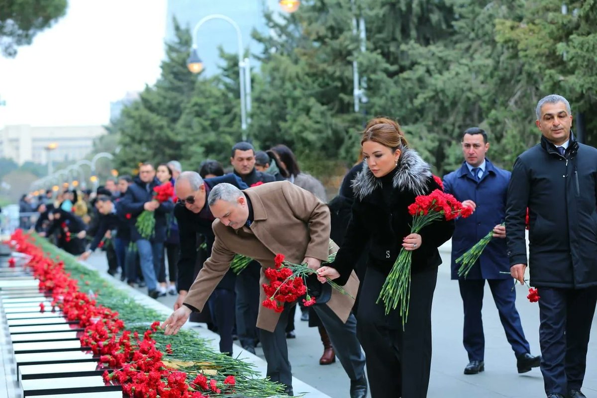 ngoagency's tweet photo. Qeyri-Hökumət Təşkilatlarına Dövlət Dəstəyi Agentliyinin kollektivi Şəhidlər xiyabanını ziyarət edib

ƏTRAFLI: ⤵️

https://t.co/RJLMHv2X99 https://t.co/nzSg5LKYRS