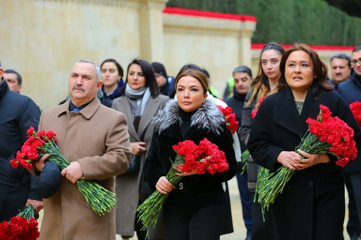 ngoagency's tweet photo. Qeyri-Hökumət Təşkilatlarına Dövlət Dəstəyi Agentliyinin kollektivi Şəhidlər xiyabanını ziyarət edib

ƏTRAFLI: ⤵️

https://t.co/RJLMHv2X99 https://t.co/nzSg5LKYRS