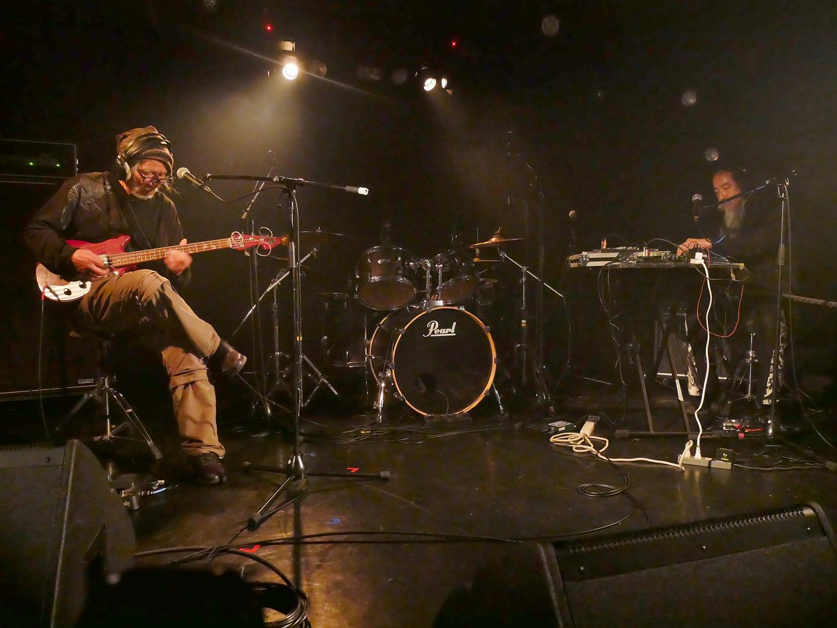 IkejimaMasaru's tweet photo. 交響曲第59番「火事」
2024年1月18日@大阪心斎橋コンパス
#心斎橋コンパス
#ZOFFY
#山宮本
#Vampillia
#融解建築
#融解木造建築
#Swandives
#吉田達也 https://t.co/4sdcjgPhy8
