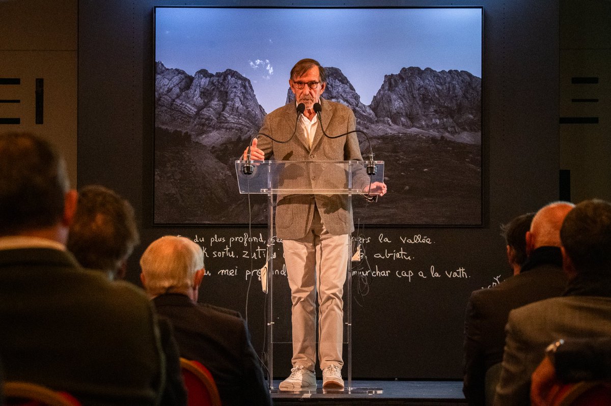 ✨Voeux 2024 <a href="/CommunautePB/">CommunautéPaysBasque</a> l'occasion pour
<a href="/JreneEtchegaray/">Jean-René Etchegaray</a> de remercier les agents et les communes pour leur engagement, d’évoquer les dossiers majeurs de 2024, logement et aménagement du territoire, succès des mobilités, et célébrer les langues et la culture du #PaysBasque