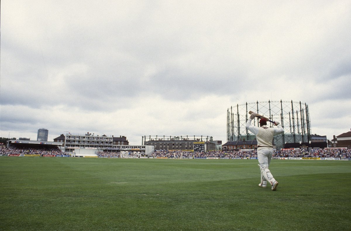 PictureSporting's tweet photo. Viv Richards walks out to bat in his final Test innings, 5th Test, The Oval, August 11th 1991. He batted at No.8 in the first innings due to a stomach upset but coming in at No.6 second time round he made 60 https://t.co/rbiDrMYu39