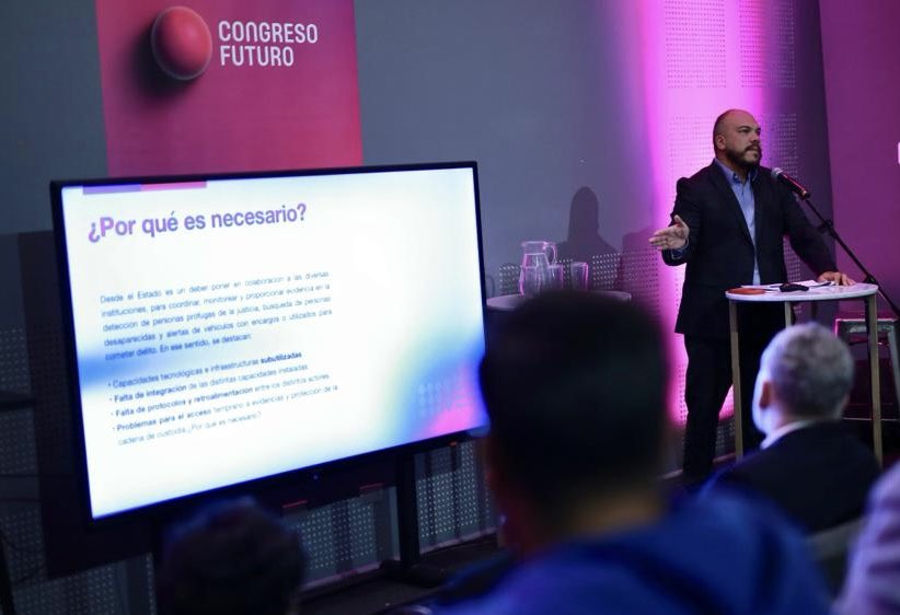 EduardoVergaraB's tweet photo. Estuvimos en @congresofuturo para dar cuenta de avances del Sistema de Televigilancia e Inteligencia Artificial (SITIA) en el que estamos trabajando como @GobiernodeChile @min_interior @SubPrevDelito junto a la comunidad académica y científica e instituciones del Estado, como también nuestro programa de patrullaje municipal inteligente