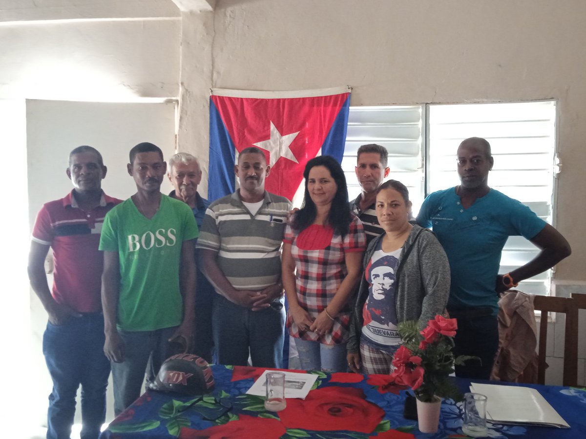 malagon_valdes's tweet photo. Fue ratificada como Secretaria General del núcleo MIPYME JONSKAR en su asamblea de balance Marianela Sotolongo  y José Antonio y Andrés en la dirección del núcleo. #BalancePCC #Guane #PinardelRío #PorNuevasVictorias https://t.co/yTfxbhvwbi