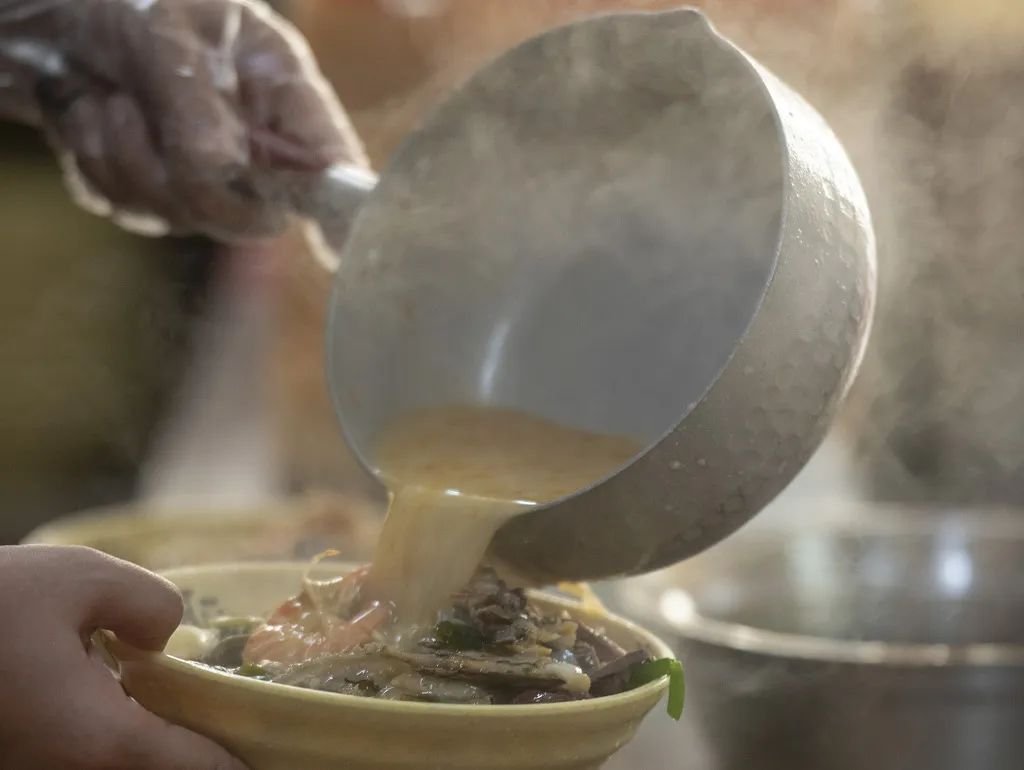 Spacewenchang's tweet photo. #WhatToEatInWinter
Another ❄️winter delight in #Wenchang is the vinasse vinegar. The Southeast Asian-styled soup offers a delightful blend of sour, spicy, and fragrant flavours, tantalizing your taste buds. Once tried with ingredients such as beef, #seafood, and fat choy, you'll never forget the blissful taste.🤣
#yummy #foodstagram #foodporn #foodie #foodblogger #delicious #chinesefood