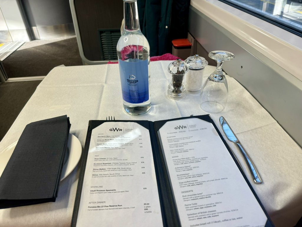 PettittEmily's tweet image. It’s slightly unbelievable that this exists on the railway in 2024 — but it does and *everyone* should experience it. You can dine no matter your ticket and the food and the service is outstanding. A little pocket of joy in the world we find ourselves in today. 😍🙌🏻
