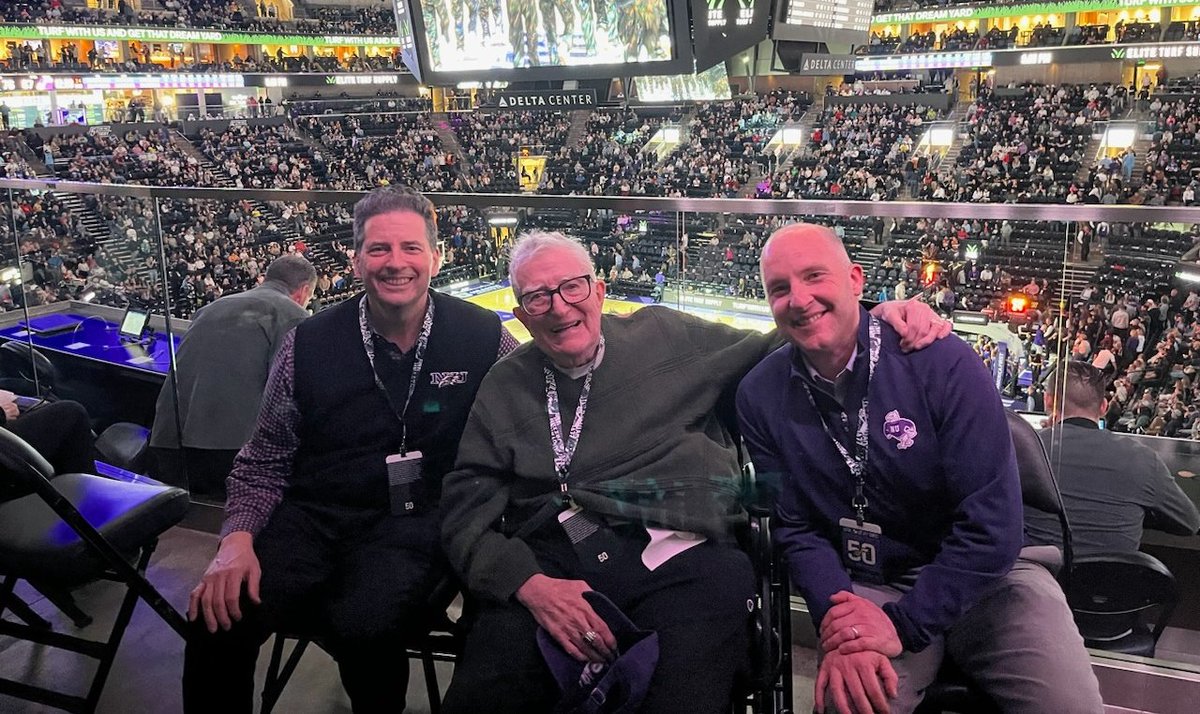 Last night, <a href="/NiagaraUniv/">Niagara University</a> President Rev. James J. Maher, C.M. and <a href="/NiagaraAD/">Simon Gray</a> watched the <a href="/utahjazz/">Utah Jazz</a> take on the <a href="/okcthunder/">OKC THUNDER</a> with <a href="/NiagaraMBB/">Niagara Basketball</a> legend Frank Layden! 

#EaglesTakeFlight