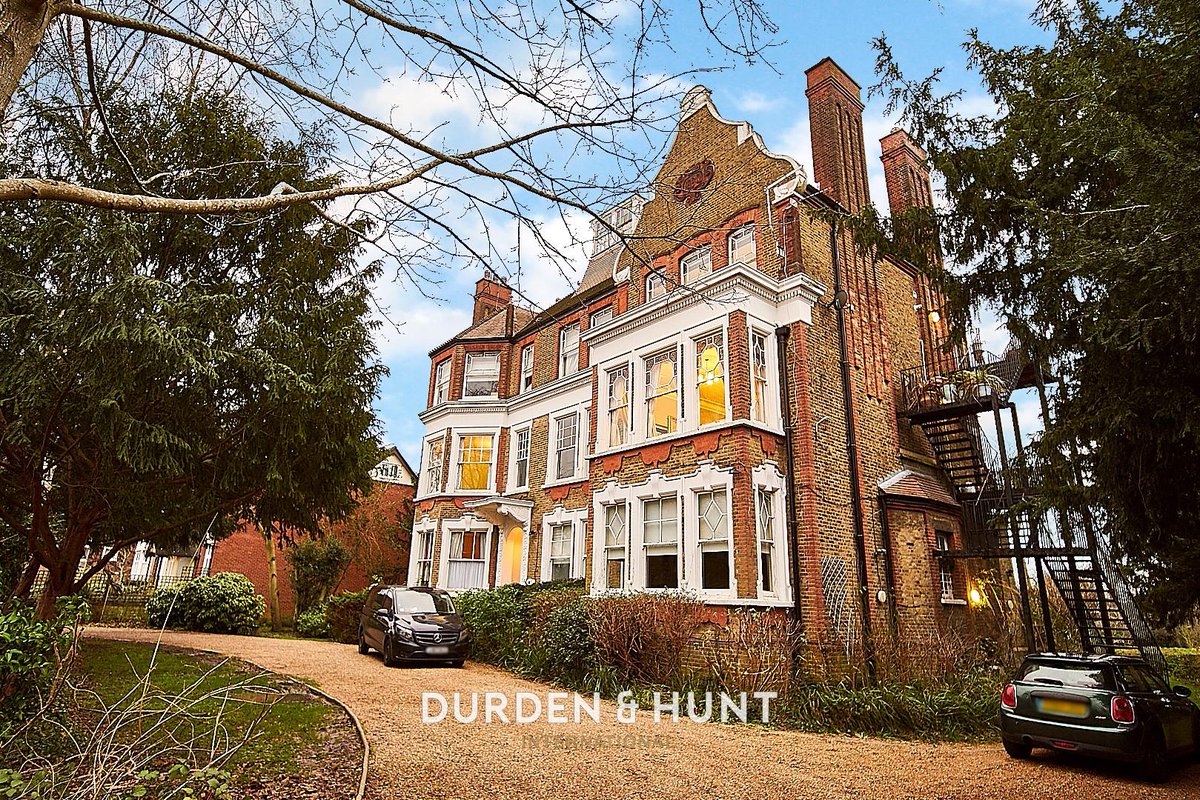 DurdenandHunt's tweet image. Did you hear buyer demand has increased*?
Perhaps now is the time to call our team on 0203 026 0160 to determine the value in your home!
*Rightmove