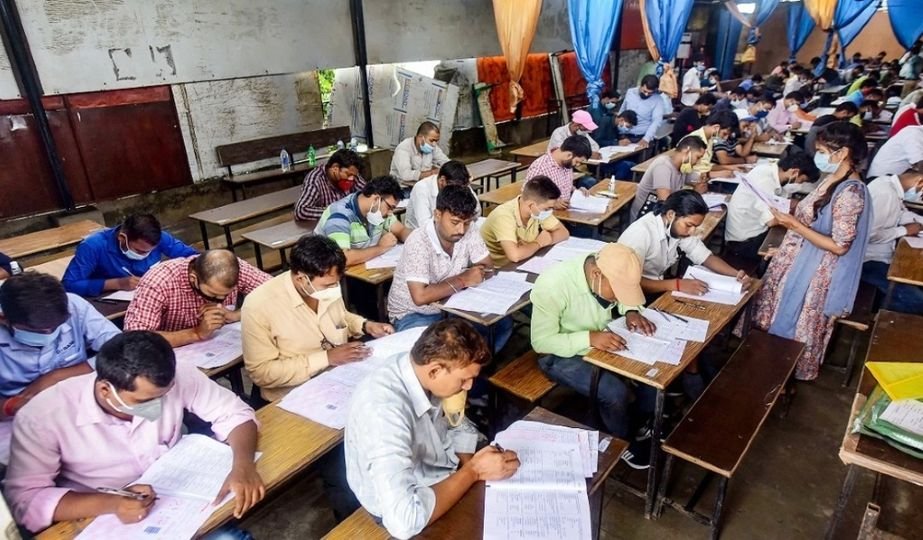 VistaraNews's tweet photo. PSI Exam Scam: ಪಿಎಸ್ಐ ಪರೀಕ್ಷೆ ಪ್ರಶ್ನೆ ಪತ್ರಿಕೆ ಮತ್ತೊಮ್ಮೆ ಲೀಕ್; ಅಭ್ಯರ್ಥಿಗಳಿಂದ ಪ್ರತಿಭಟನೆ
https://t.co/ZKmaUpXDI3
#vistaranews #PSIExamScam #ctiexam #bangalore
ವಿಸ್ತಾರ ನ್ಯೂಸ್ ಕಮ್ಯುನಿಟಿ ಸೇರಿ 📷
https://t.co/1LSL0LO1RA https://t.co/TnDGLLGB7n