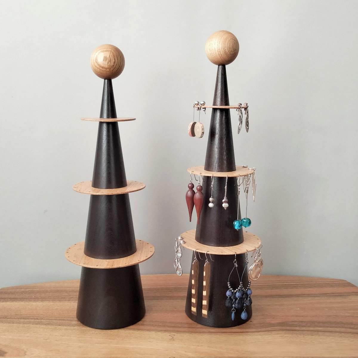 annawoodturner's tweet photo. Earring Stand.
Display and organise up to 24 pairs.
You know you need one of these!
One is a commission, the other will be available from the Shoreham Art Gallery.
#getorganised
@shorehamartgallery
#earringholder
#earringstand https://t.co/2EcEVswpJ0