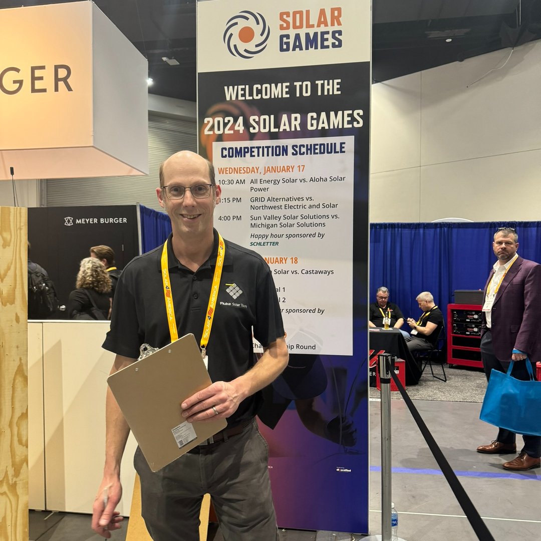 FlukeCorp's tweet image. Our very own Will White was proud to serve as a judge at this year's Solar Games at #ISNAESNA, an exciting #solarinstaller competition where teams build live residential solar and #energystorage systems. 

Impressive submissions from installers made it a tough decision for Will!