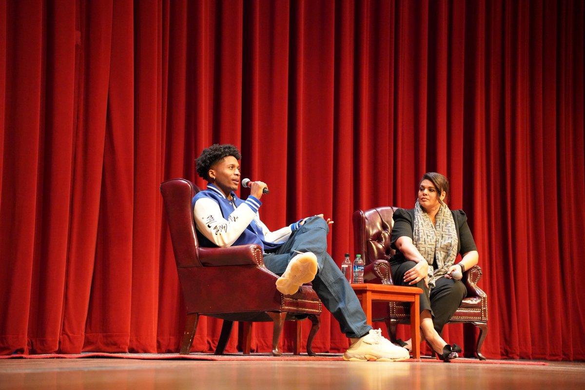 FSUDSA's tweet image. An unforgettable night at FSU&apos;s Golden Torch Lecture Series with a great conversation with actor Da’Vinchi and CNN anchor Sara Sidner! Congrats to Danelle Bernten and Jasani Robinson for being FSU&apos;s MLK Book Stipend Award recipients. #FSUMLKWeek Read more: fla.st/PA80NQ1G