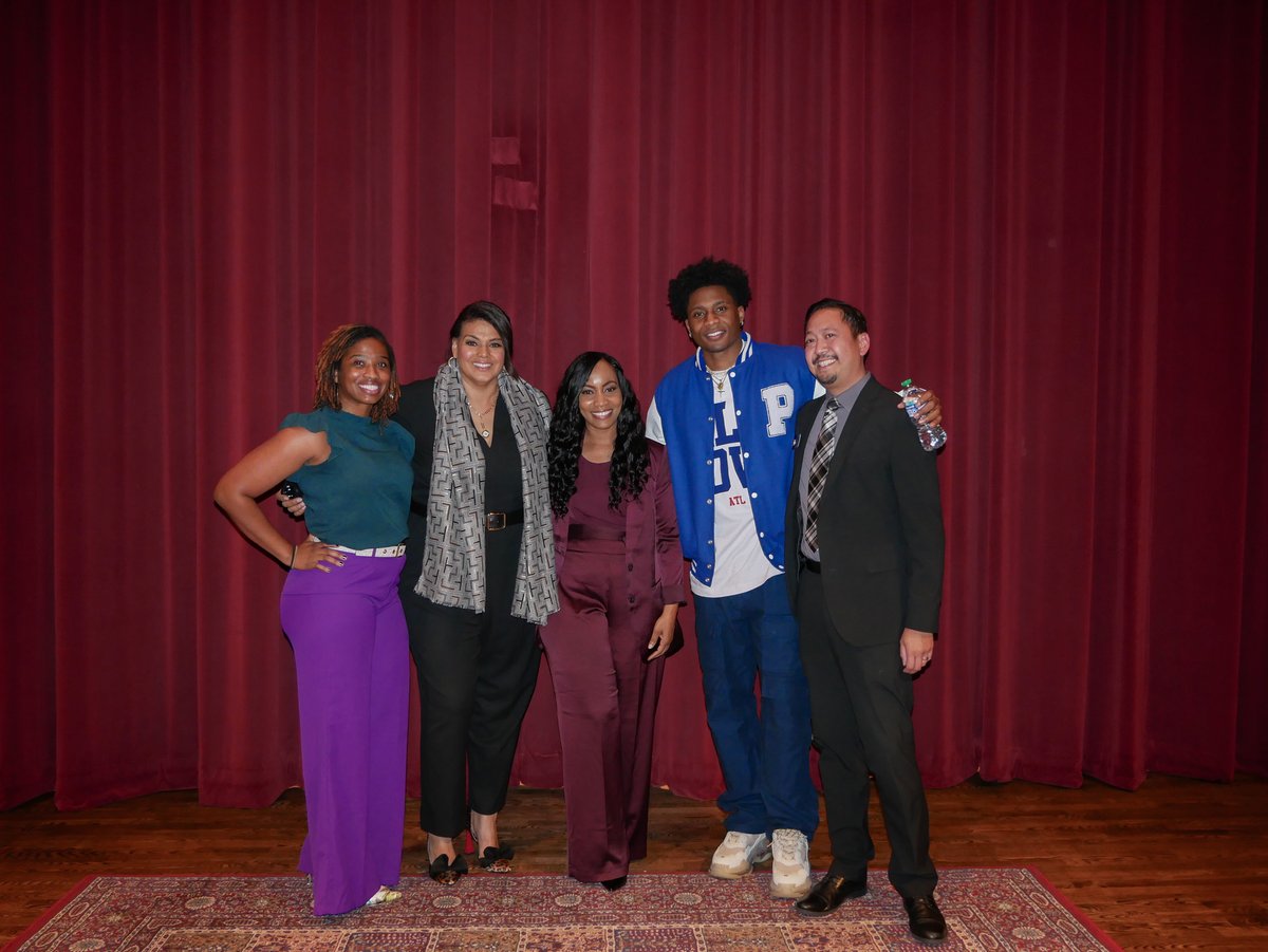 FSUDSA's tweet image. An unforgettable night at FSU&apos;s Golden Torch Lecture Series with a great conversation with actor Da’Vinchi and CNN anchor Sara Sidner! Congrats to Danelle Bernten and Jasani Robinson for being FSU&apos;s MLK Book Stipend Award recipients. #FSUMLKWeek Read more: fla.st/PA80NQ1G