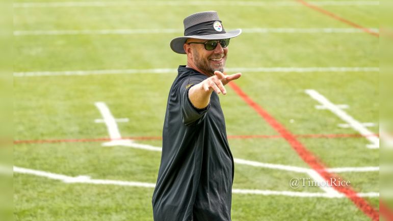 Alex_Kozora's tweet photo. For his OC, Mike Tomlin wants:

1. Not currently in the Steelers building
2. Previous OC experience
3. QB coaching background

I know just the guy. #Steelers https://t.co/BZEYWrbqsP