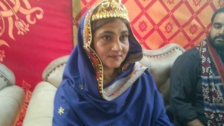 سائرہ بانو نے پیپلز پارٹی کی سیاست کو سانگھڑ میں دھبڑ دھوس کر دیا ھے۔ سانگھڑ کی عوام نے  ایک ھفتی میں سونے کے ھار پہنائے۔الیکشن اس طرح لڑے جاتے ھیں ⭐️#sairabannu👍