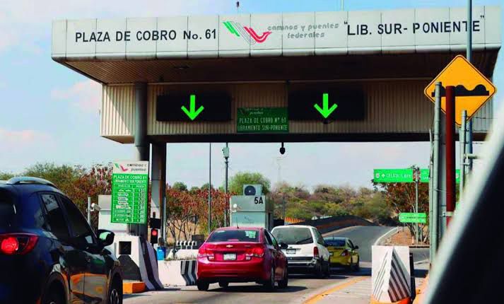 CNqueretaro's tweet photo. #Querétaro 🚧 Pedirán a gobierno federal retirar la caseta de 11 pesos del Libramiento Surponiente 🚘 

• Debido a que ya es una zona completamente urbana. 👉🏽 https://t.co/PHiX7umrv6 https://t.co/mPem9oGwXx