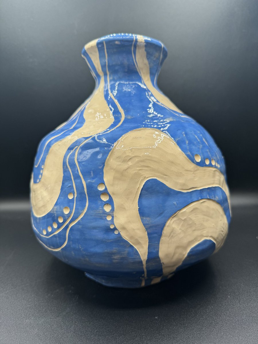 MsMerrillBHS's tweet photo. Some more Ceramic’s 1 sgraffito pieces! https://t.co/ujQdQiwCzB