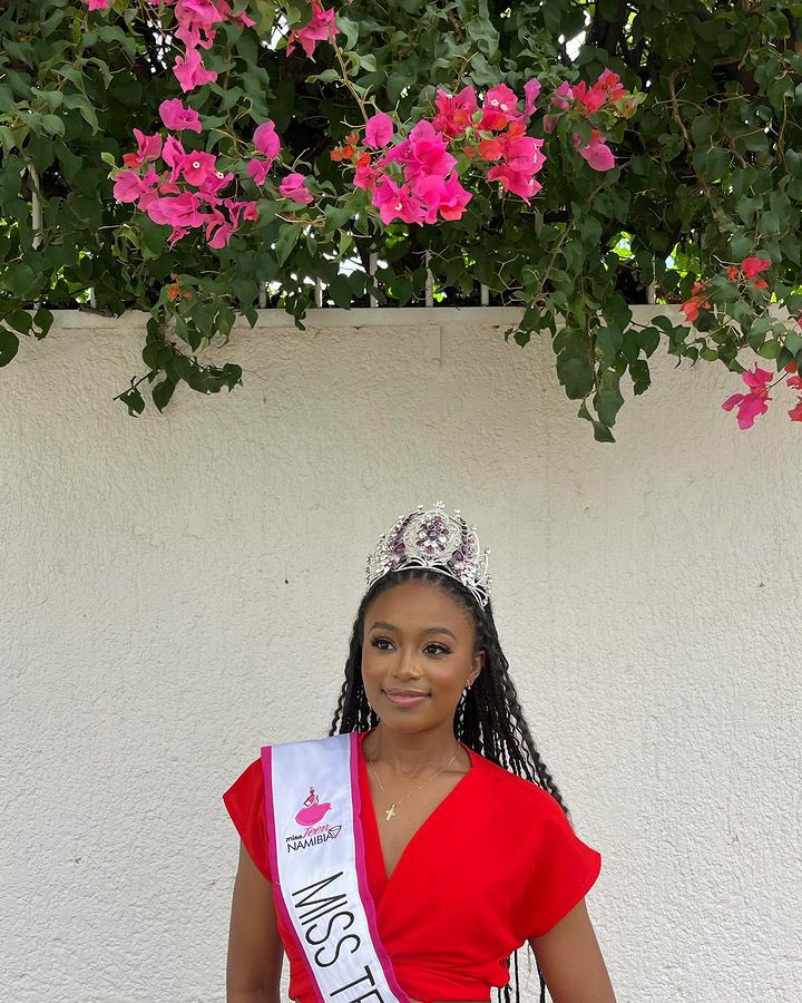 Your Miss Teen International Namibia 2024, @orianaribeiro_ ❤️
.
.

Make-up: @envee_beauty 

.
.

#missteennamibia #missteennamibia2023
#missteeninternational
#missteeninternationalnamibia2024
#nbcnamibia 
#beautypageant #pageantry #orianaribeiro