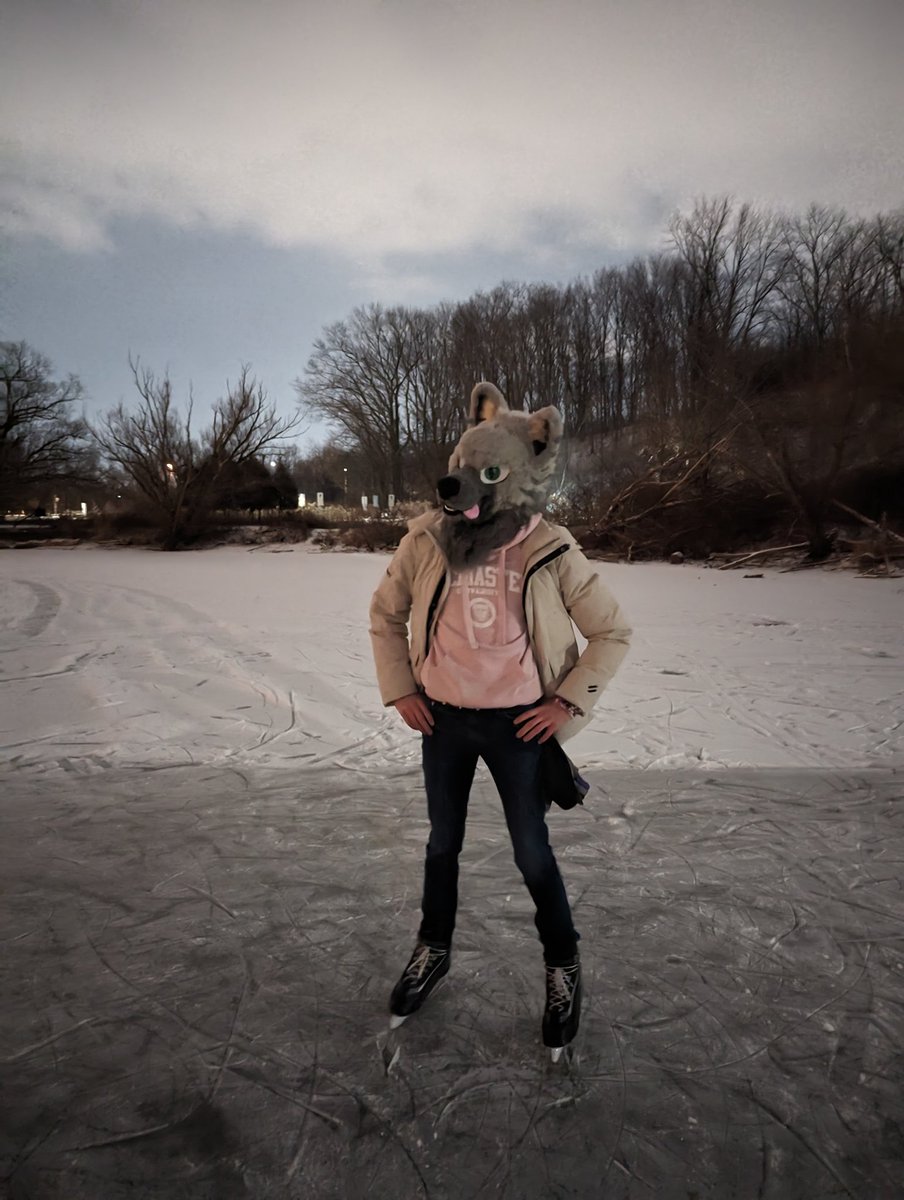 Yeen on the ice? Surely that's not their natural habitat?